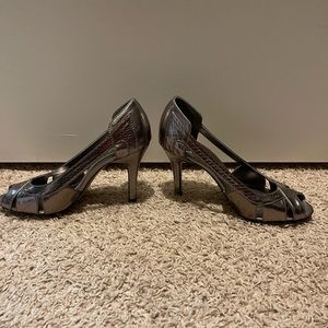 Apostrophe size 5 1/2 Silver Heels